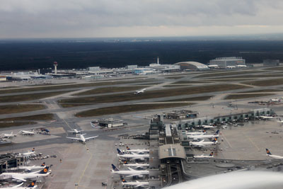 November 2017 | Flughafen Frankfurt (EDDF) Flugsteig A und im Hintergrund Cargo-City-S&uuml;d