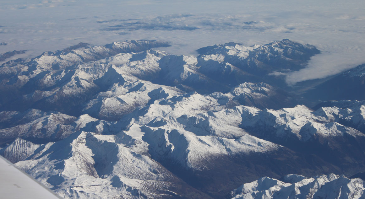 Berge der Alpen mit Schnee